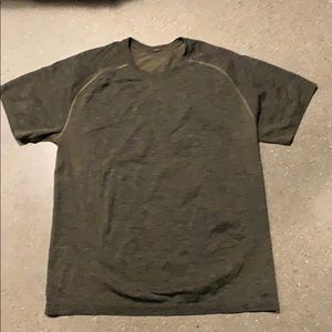 Men’s dri fit lulu lemon workout tee